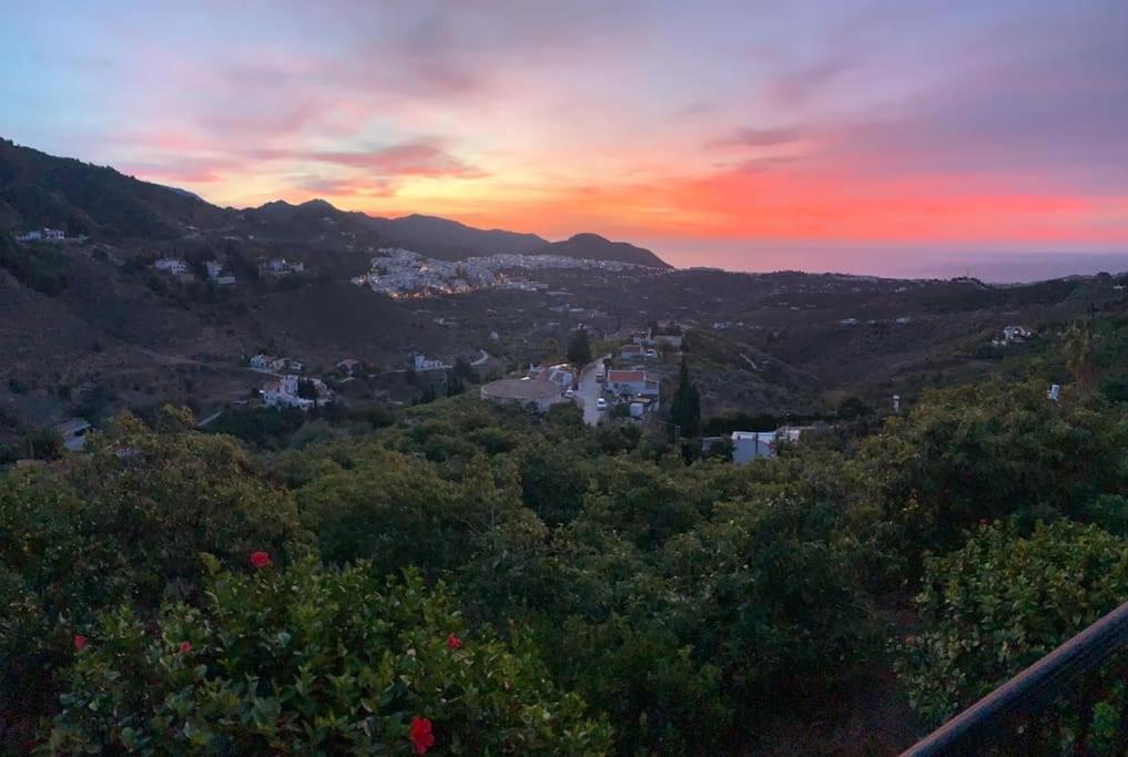 Villa En Frigiliana Con Piscina, Jacuzzi Y Espectaculares Vistas Екстер'єр фото